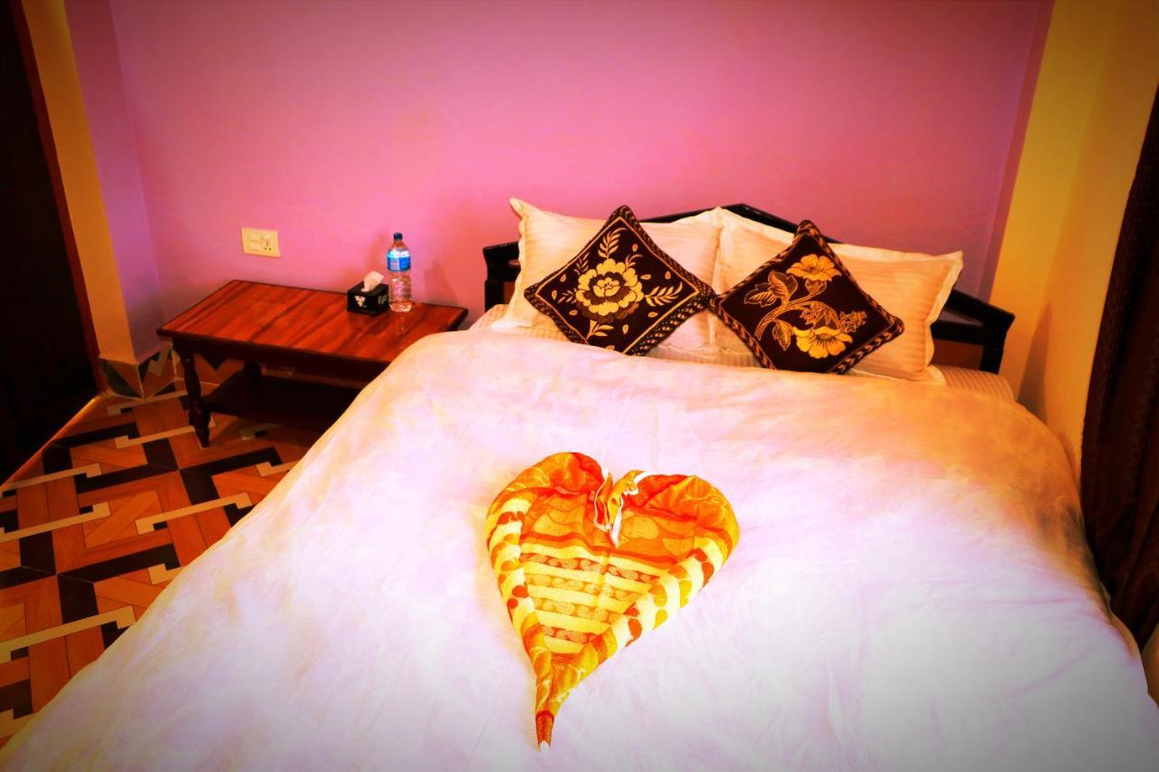 Hotel National Park Sauraha- Homely Stay And Peaceful Location With Jungle Safari Arrangements Exteriör bild