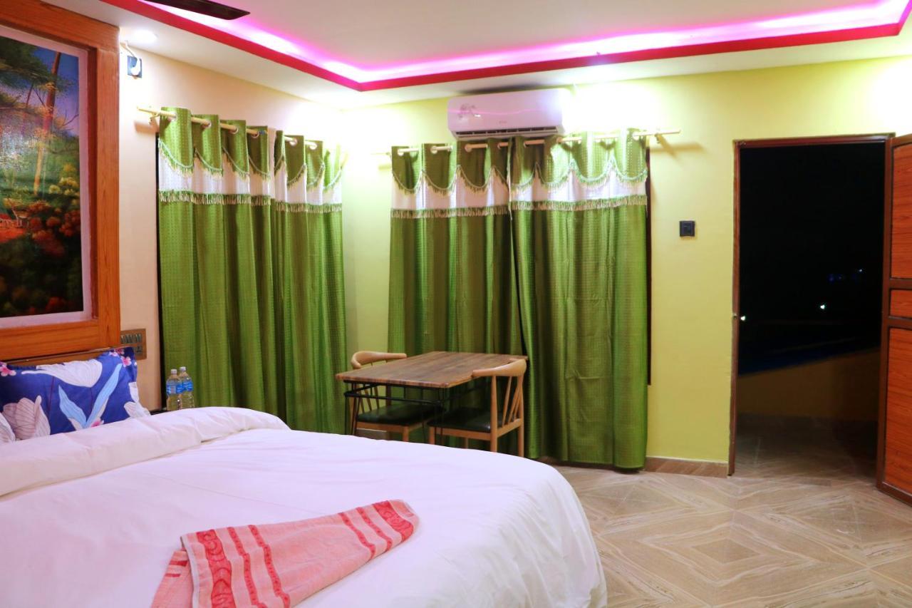 Hotel National Park Sauraha- Homely Stay And Peaceful Location With Jungle Safari Arrangements Exteriör bild