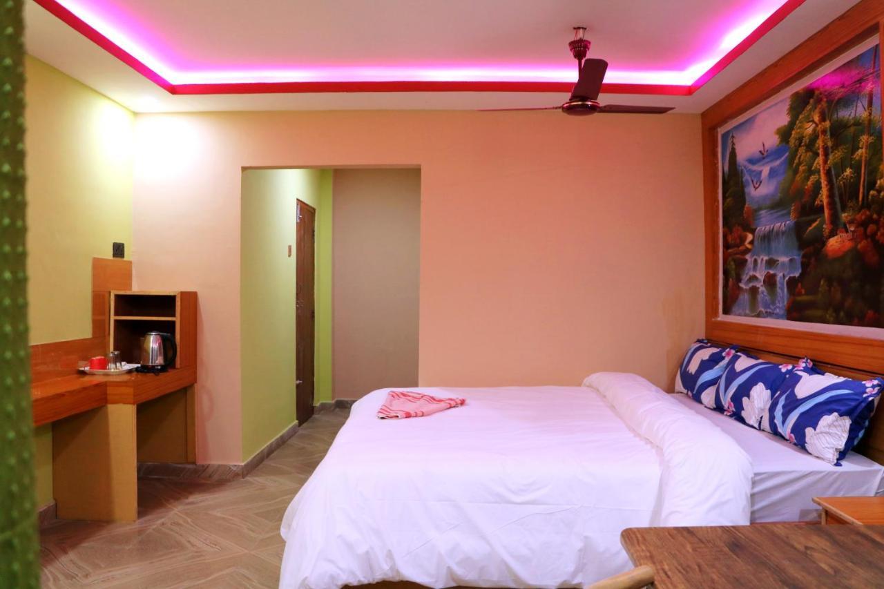 Hotel National Park Sauraha- Homely Stay And Peaceful Location With Jungle Safari Arrangements Exteriör bild