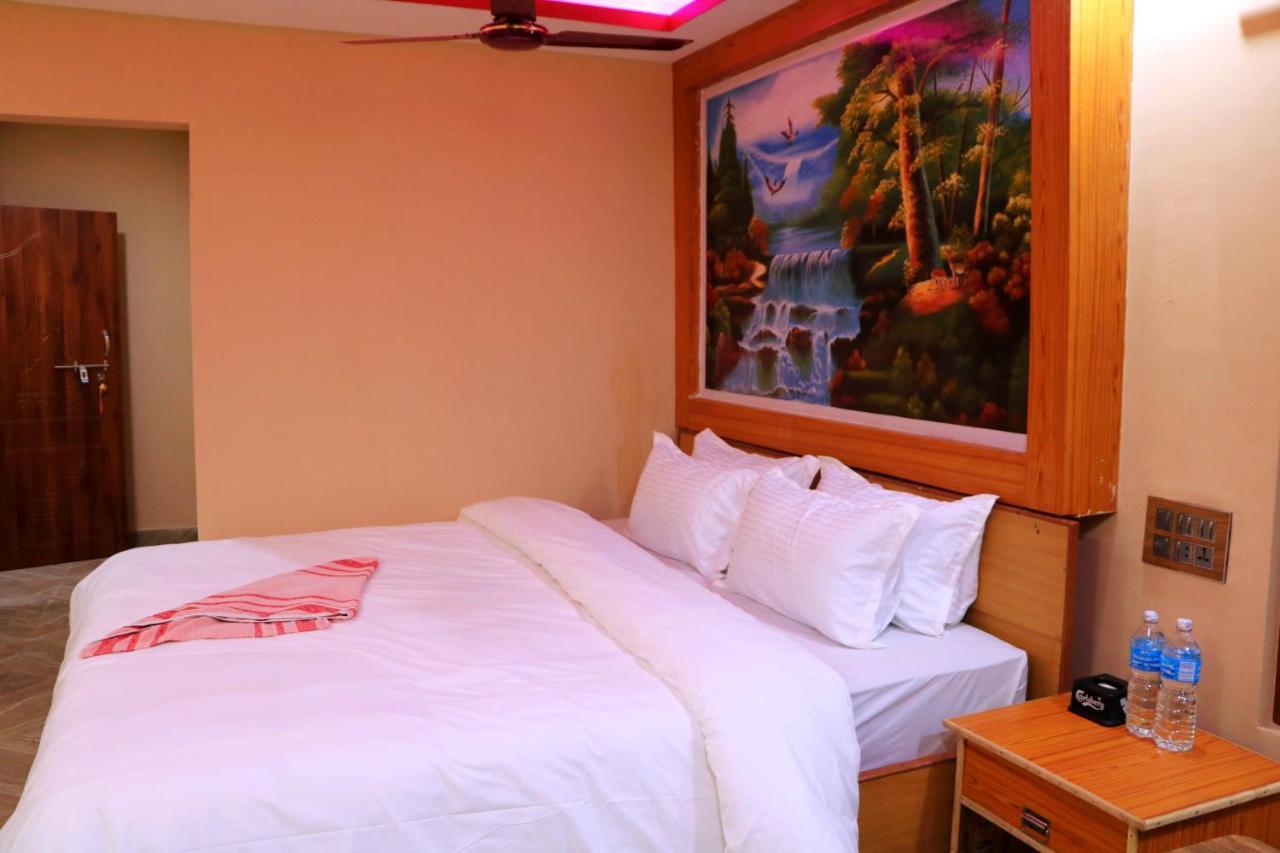 Hotel National Park Sauraha- Homely Stay And Peaceful Location With Jungle Safari Arrangements Exteriör bild