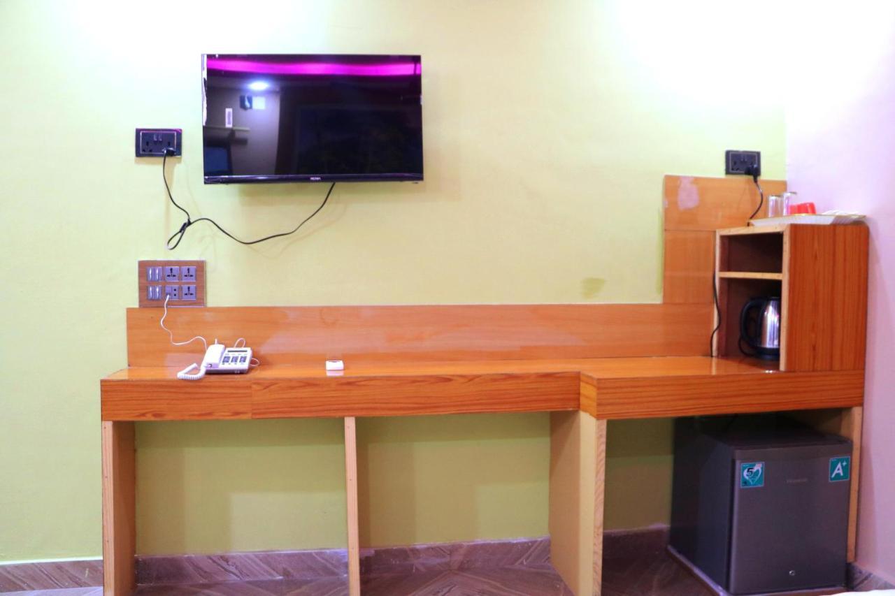 Hotel National Park Sauraha- Homely Stay And Peaceful Location With Jungle Safari Arrangements Exteriör bild