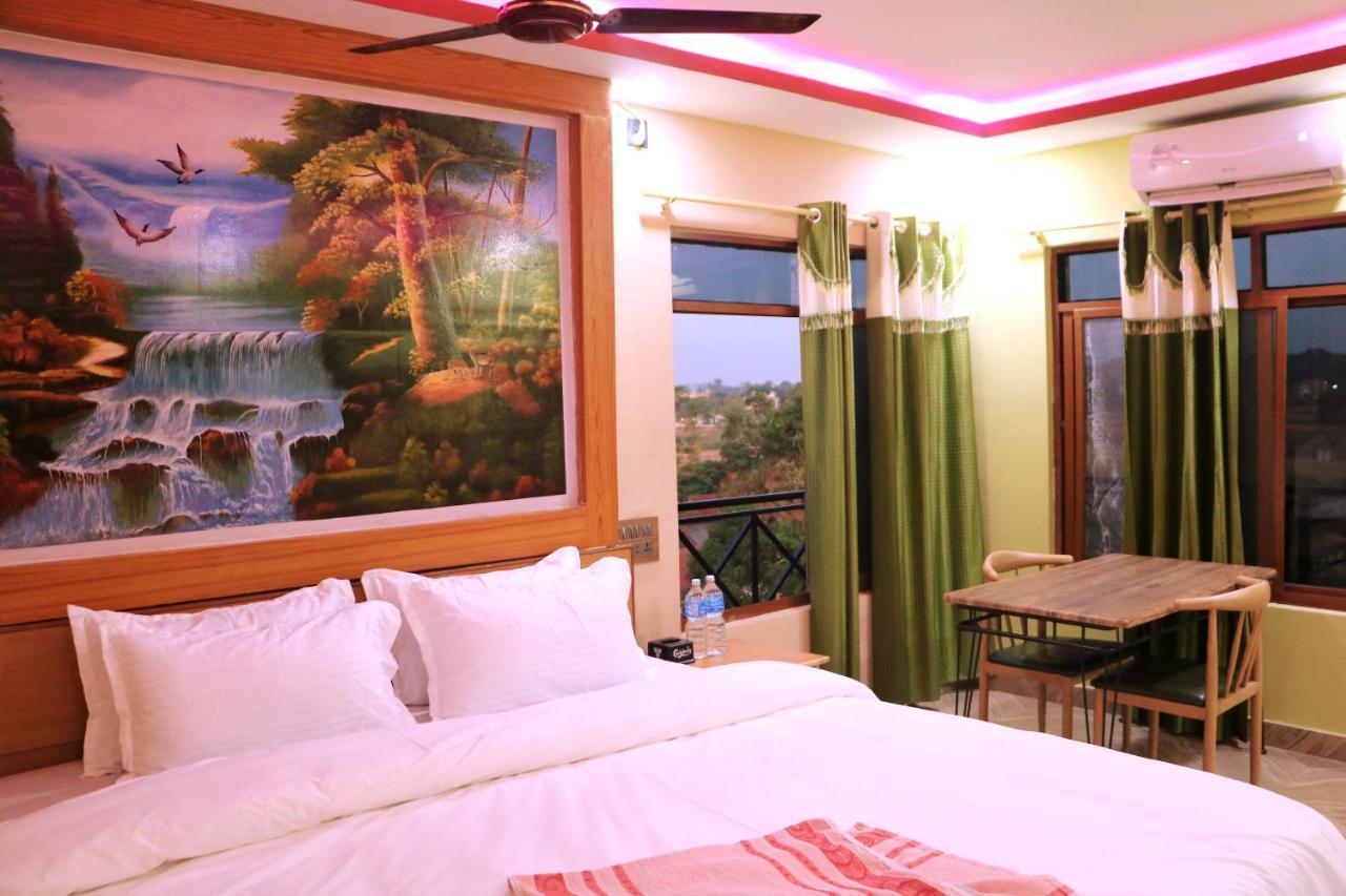 Hotel National Park Sauraha- Homely Stay And Peaceful Location With Jungle Safari Arrangements Exteriör bild