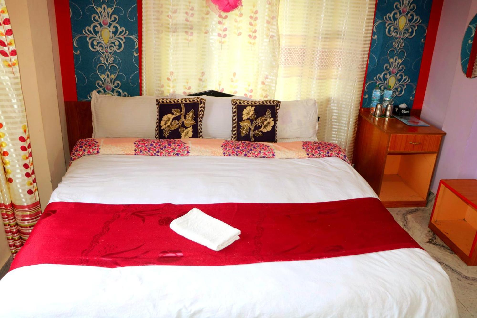 Hotel National Park Sauraha- Homely Stay And Peaceful Location With Jungle Safari Arrangements Exteriör bild