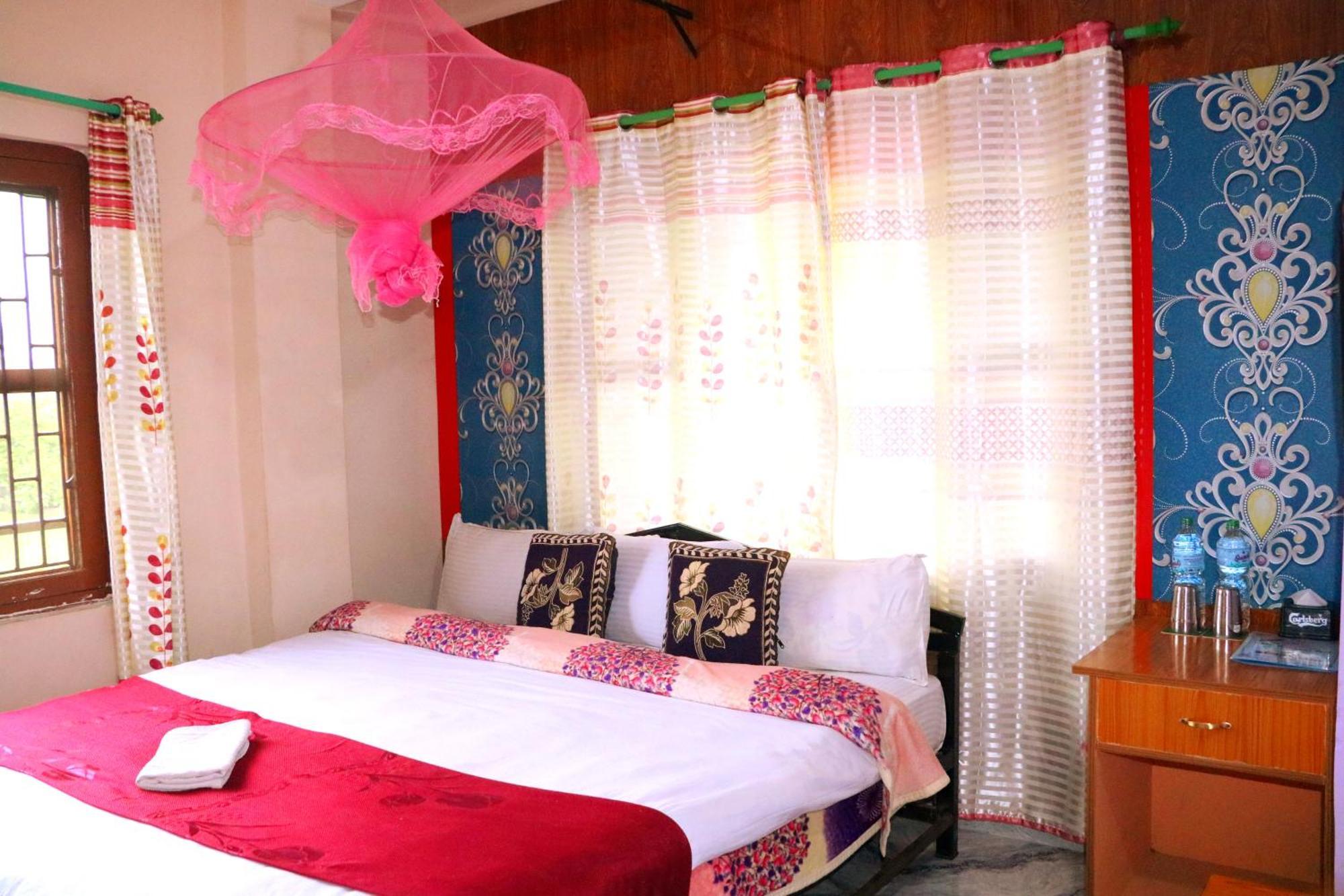 Hotel National Park Sauraha- Homely Stay And Peaceful Location With Jungle Safari Arrangements Exteriör bild