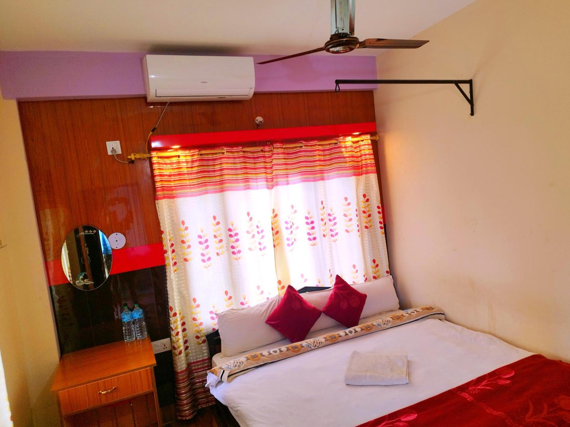 Hotel National Park Sauraha- Homely Stay And Peaceful Location With Jungle Safari Arrangements Exteriör bild