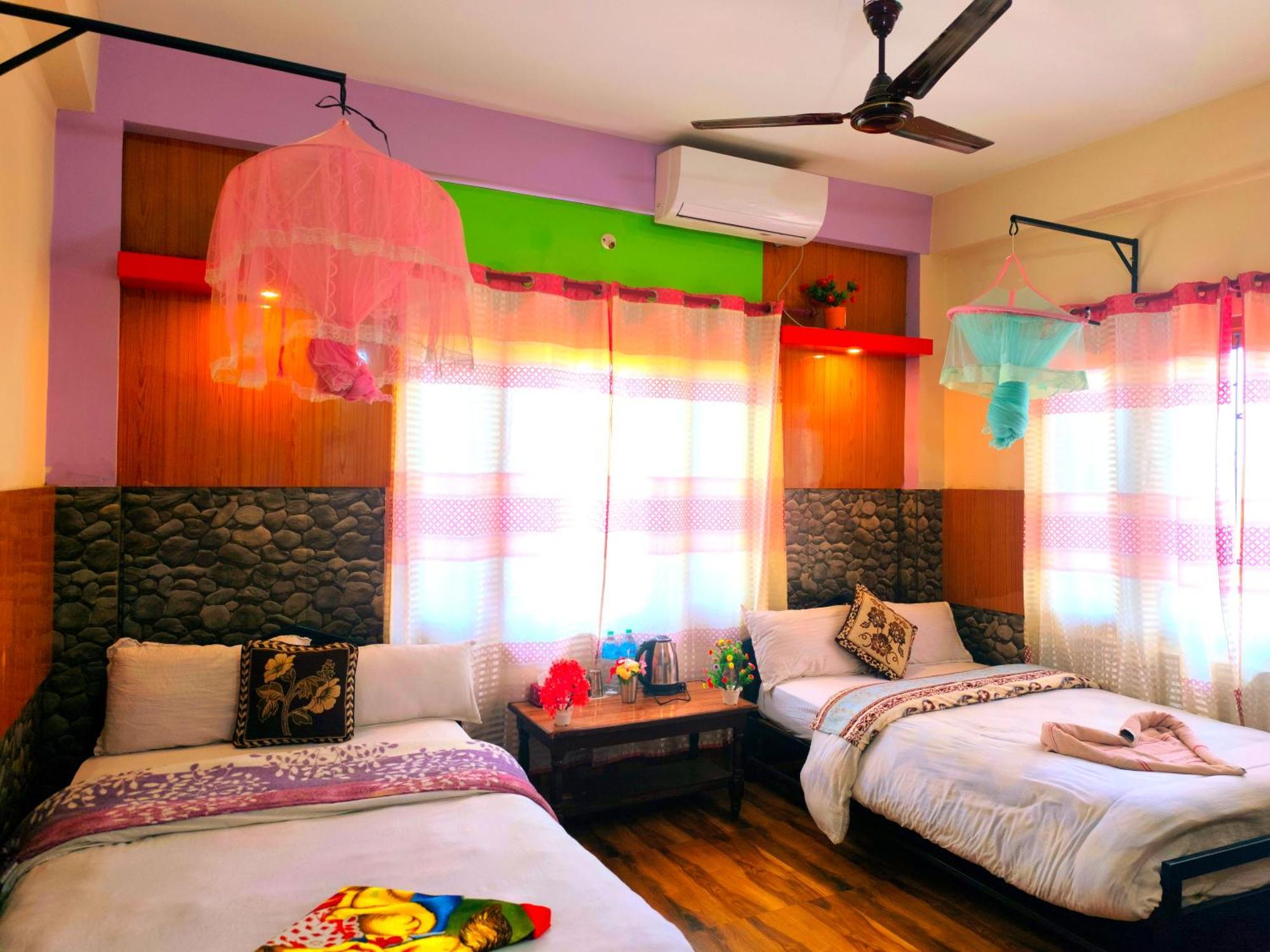 Hotel National Park Sauraha- Homely Stay And Peaceful Location With Jungle Safari Arrangements Exteriör bild